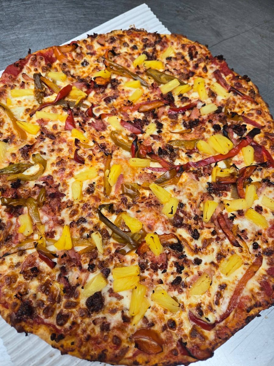 Hawaiian pizza with ham and pineapple